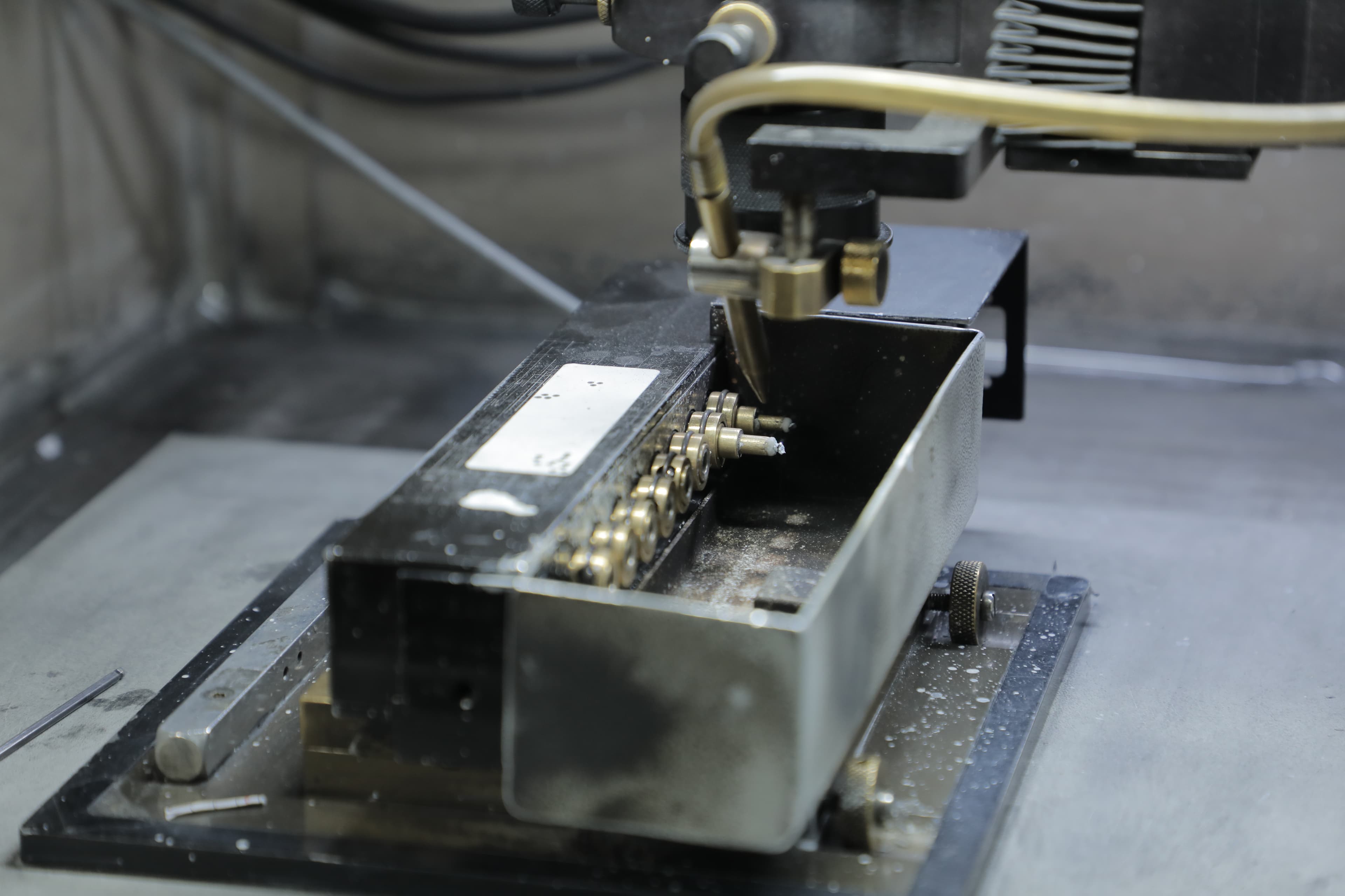 LASER SAWING / CLEAVING